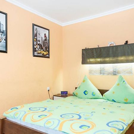 Apartment On Sobornyi Avenue 143 Near Intourist Hotel Zaporizhia Kültér fotó
