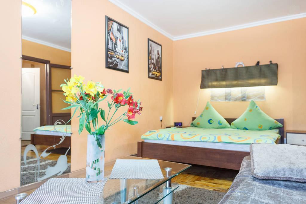 Apartment On Sobornyi Avenue 143 Near Intourist Hotel Zaporizhia Kültér fotó