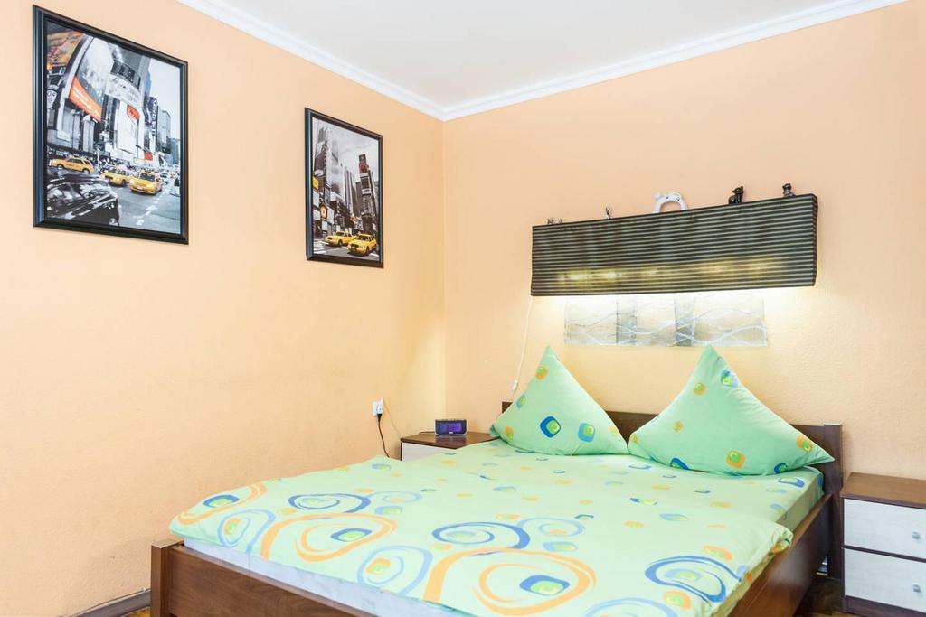 Apartment On Sobornyi Avenue 143 Near Intourist Hotel Zaporizhia Kültér fotó